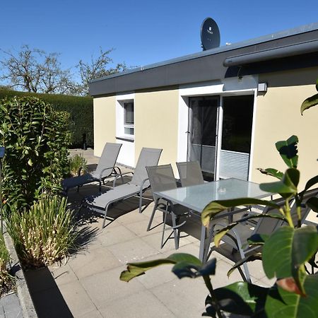 9004 Bungalow Achtern Huus Grube Buitenkant foto
